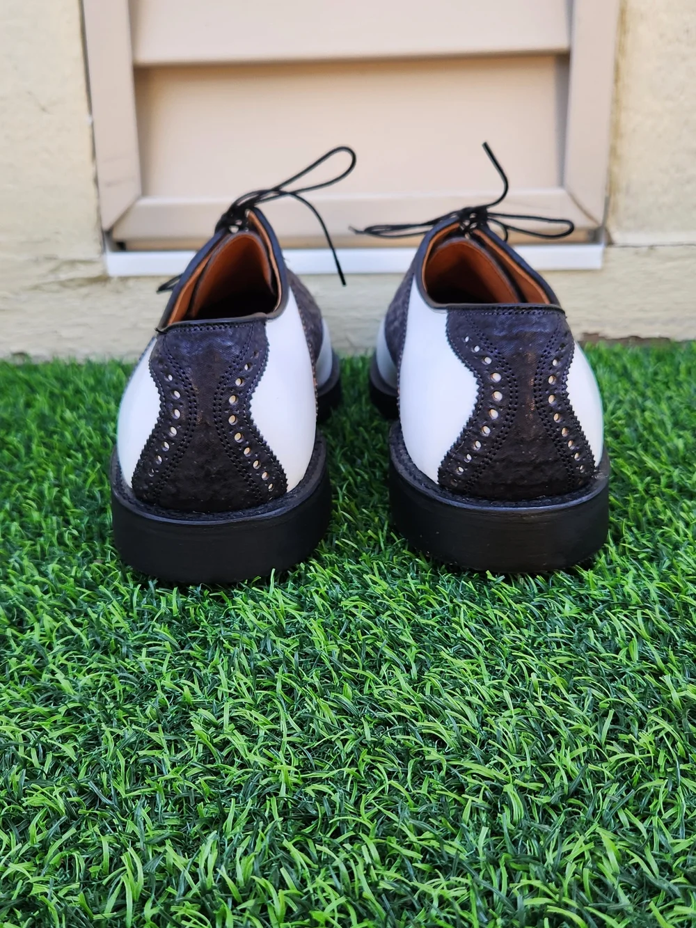 Allen Edmonds Black & White Two-Tone Wingtip Oxford Golf Shoes – Men’s Size 12